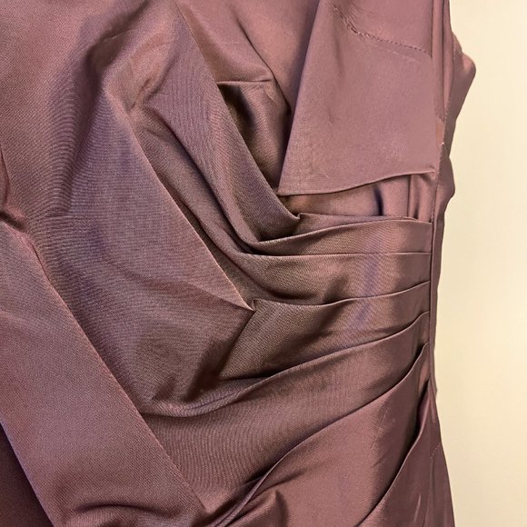 Silk gown - Picture 2 of 5